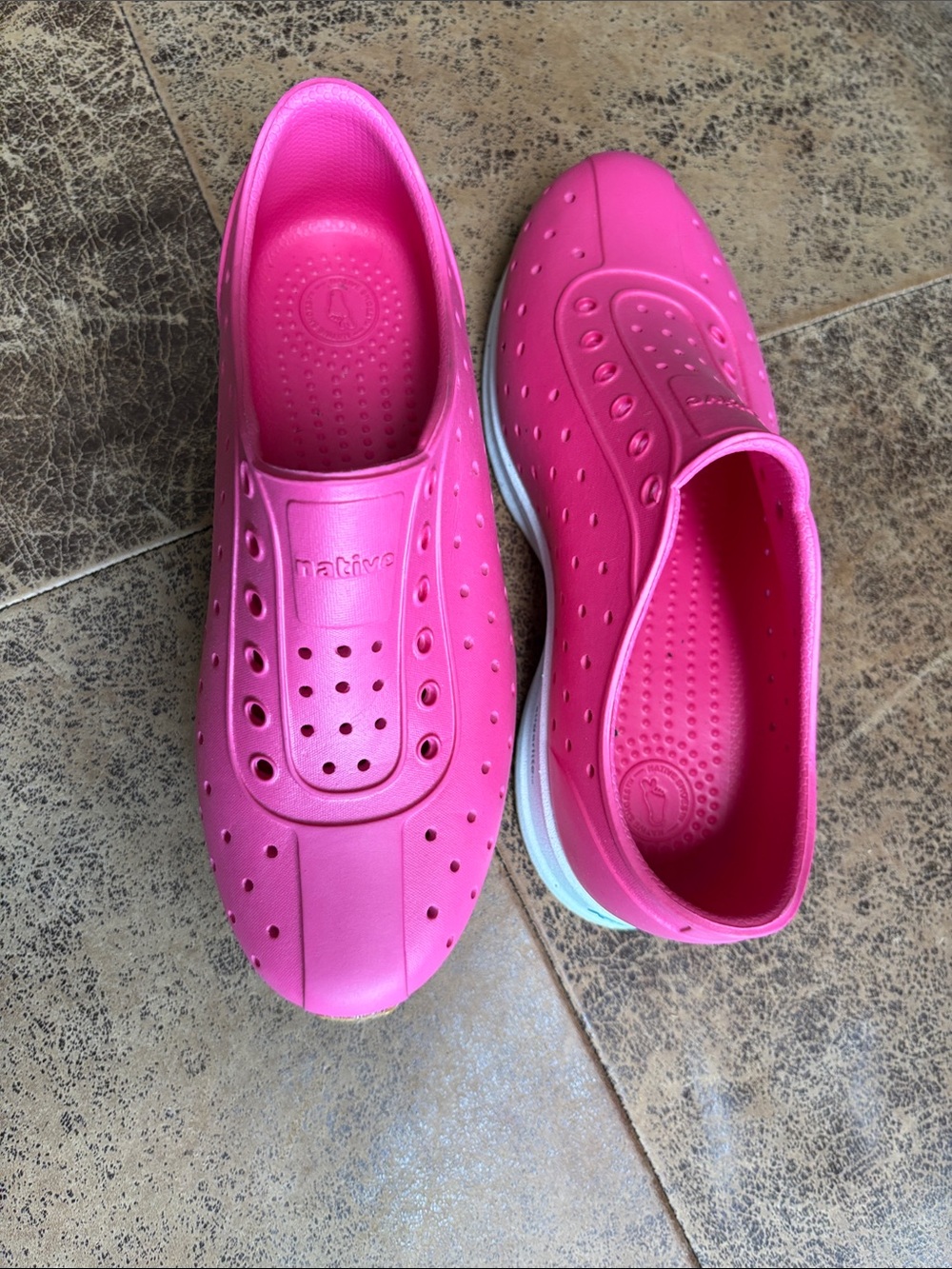 Native Kids Water Shoes in Bright Pink